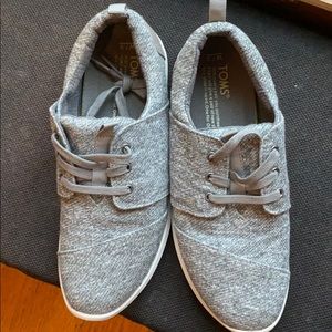 Like new Toms sneakers
